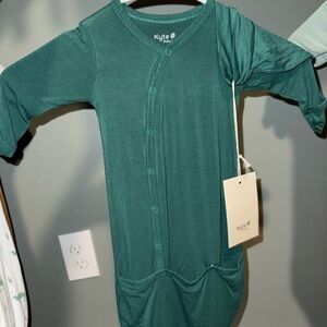 Kyte BABY Bundler and hat